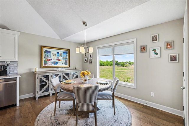 17605 Greyhawke Ridge Drive, Smithville, MO 64089