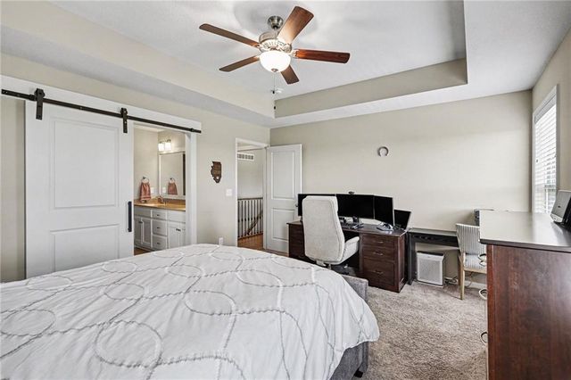 17605 Greyhawke Ridge Drive, Smithville, MO 64089
