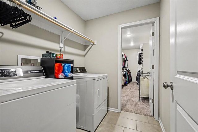 17605 Greyhawke Ridge Drive, Smithville, MO 64089