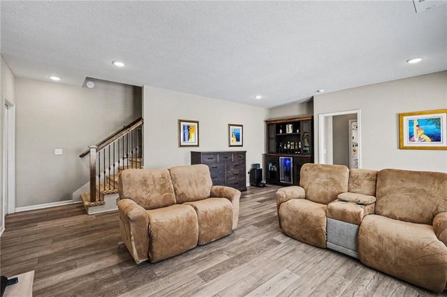 17605 Greyhawke Ridge Drive, Smithville, MO 64089