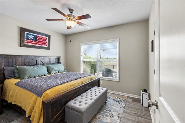 17605 Greyhawke Ridge Drive, Smithville, MO 64089