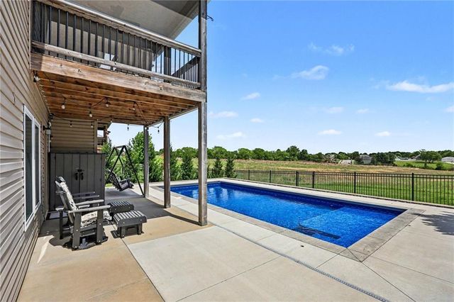 17605 Greyhawke Ridge Drive, Smithville, MO 64089