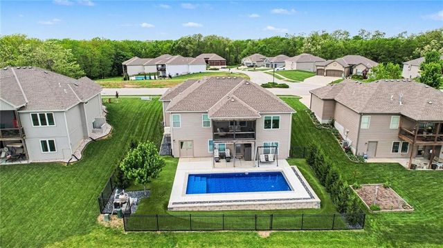 17605 Greyhawke Ridge Drive, Smithville, MO 64089