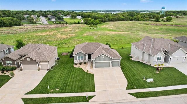 17605 Greyhawke Ridge Drive, Smithville, MO 64089