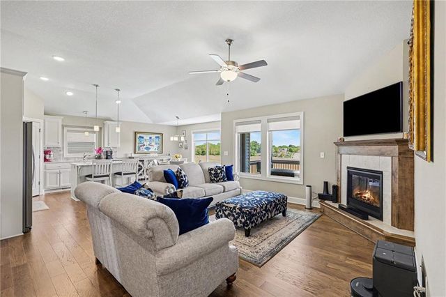 17605 Greyhawke Ridge Drive, Smithville, MO 64089