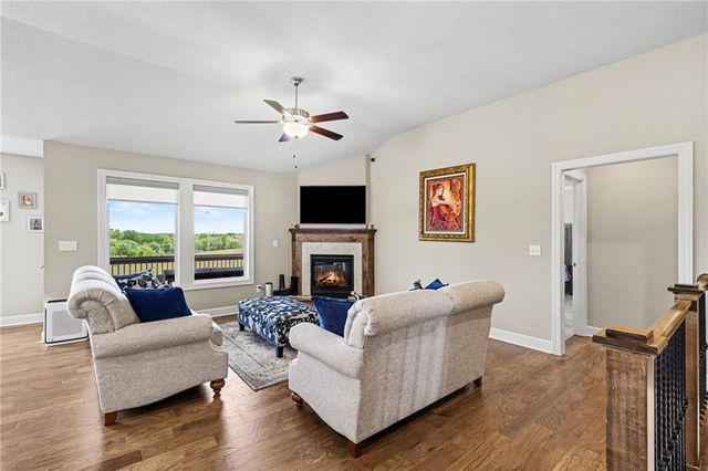 17605 Greyhawke Ridge Drive, Smithville, MO 64089