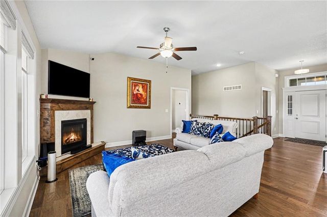 17605 Greyhawke Ridge Drive, Smithville, MO 64089