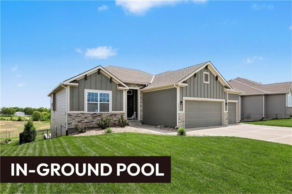17605 Greyhawke Ridge Drive, Smithville, MO 64089
