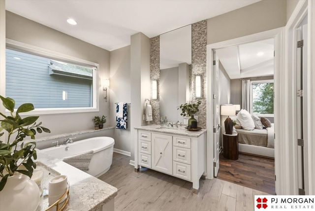 2331 S 218th Avenue, Elkhorn, NE 68022