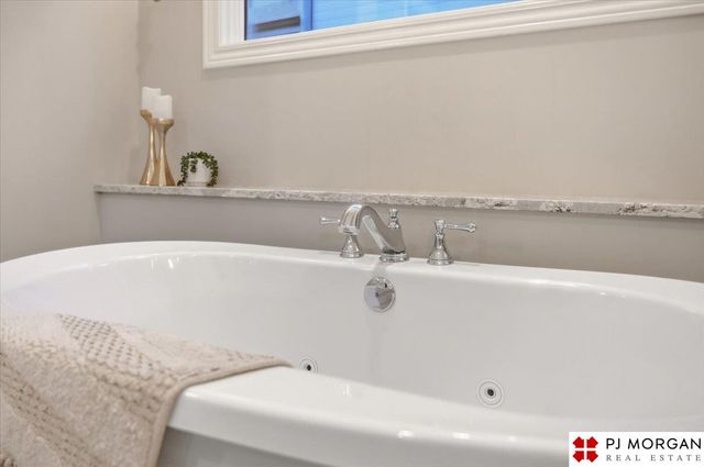 2331 S 218th Avenue, Elkhorn, NE 68022