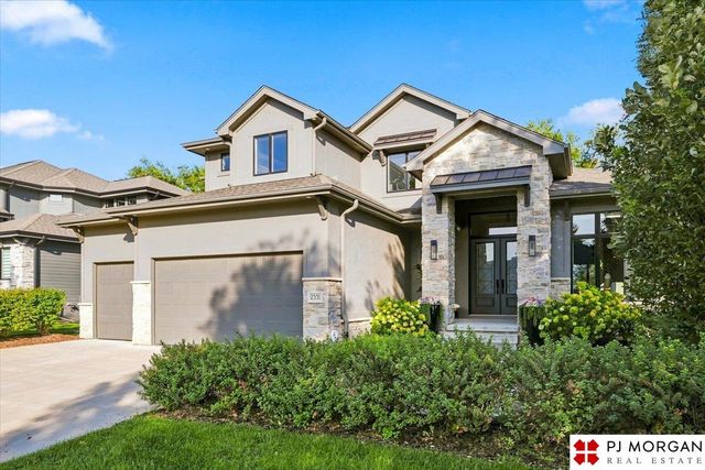 2331 S 218th Avenue, Elkhorn, NE 68022