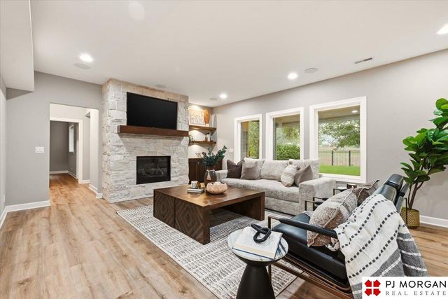 2331 S 218th Avenue, Elkhorn, NE 68022