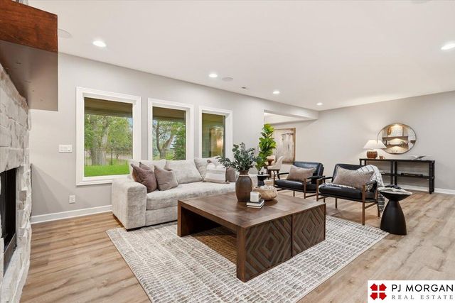 2331 S 218th Avenue, Elkhorn, NE 68022