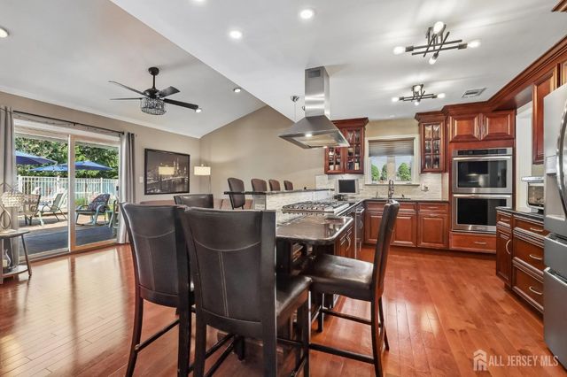 6 Murfield Drive, Lincroft, NJ 07738