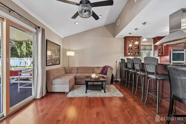 6 Murfield Drive, Lincroft, NJ 07738