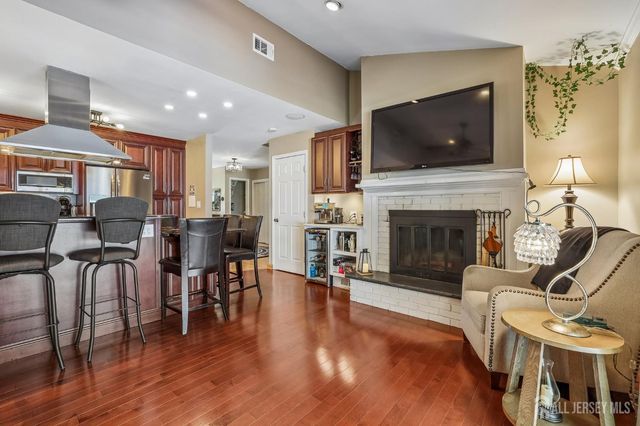 6 Murfield Drive, Lincroft, NJ 07738