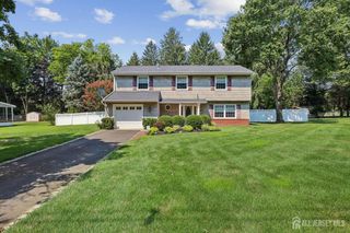 6 Murfield Drive, Lincroft, NJ 07738