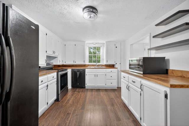 256 Robin Hood Lane, Fairmount, GA 30139