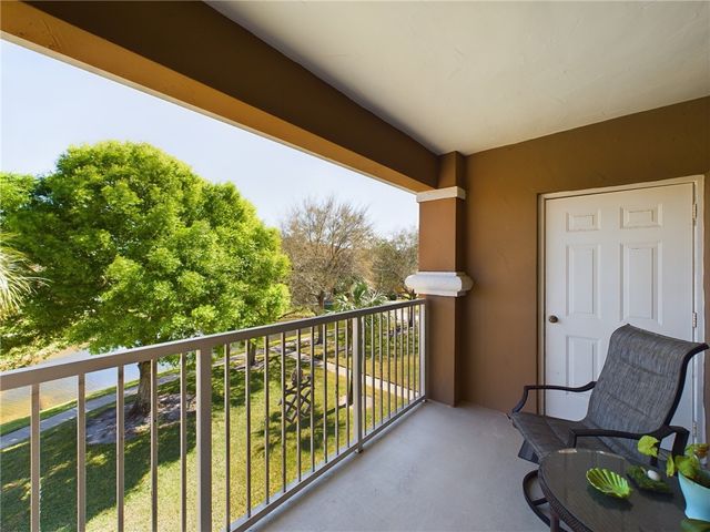 5060 Fairways Circle F303, Vero Beach, FL 32967