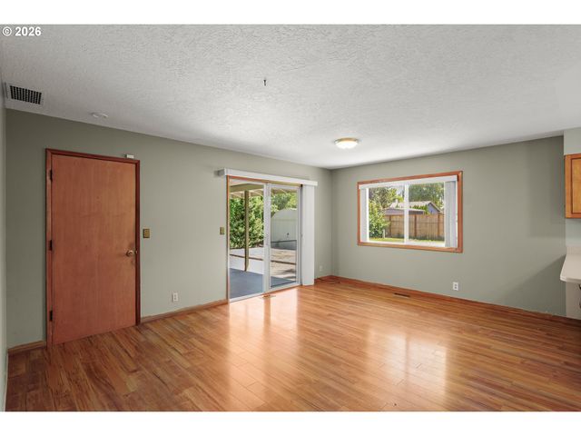 938 Ne DELSEY Rd, Hillsboro, OR 97124
