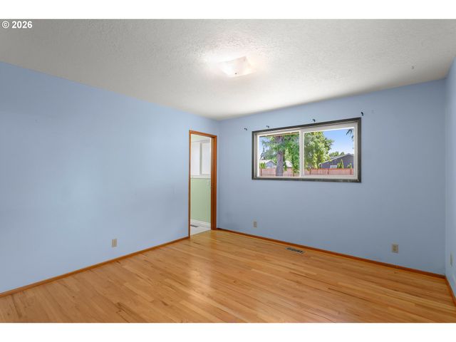 938 Ne DELSEY Rd, Hillsboro, OR 97124
