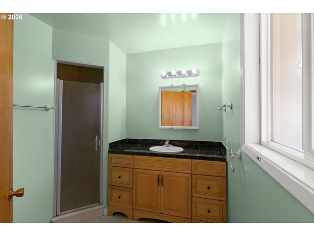 938 Ne DELSEY Rd, Hillsboro, OR 97124