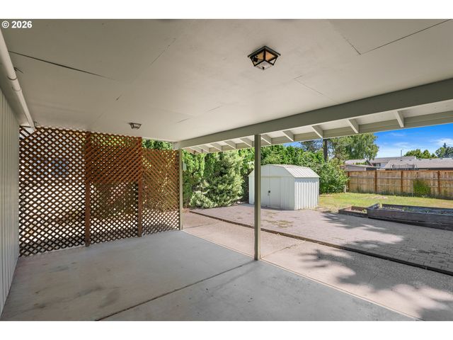 938 Ne DELSEY Rd, Hillsboro, OR 97124