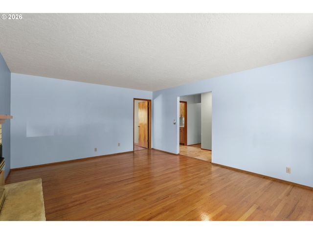 938 Ne DELSEY Rd, Hillsboro, OR 97124