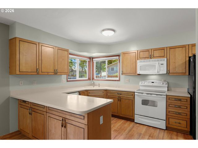 938 Ne DELSEY Rd, Hillsboro, OR 97124