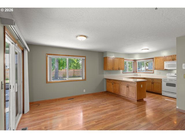 938 Ne DELSEY Rd, Hillsboro, OR 97124
