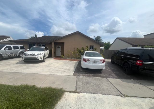 12242 SW 210th St, Miami, FL 33177