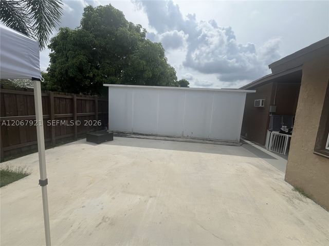 12242 SW 210th St, Miami, FL 33177