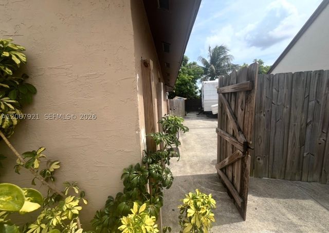 12242 SW 210th St, Miami, FL 33177