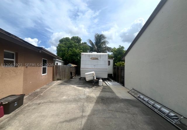 12242 SW 210th St, Miami, FL 33177