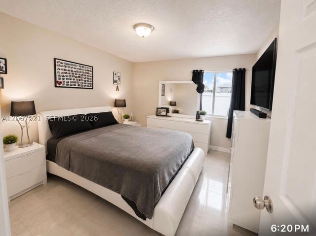 12242 SW 210th St, Miami, FL 33177
