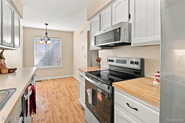 32109 W 12 Mile Road, Farmington Hills, MI 48334