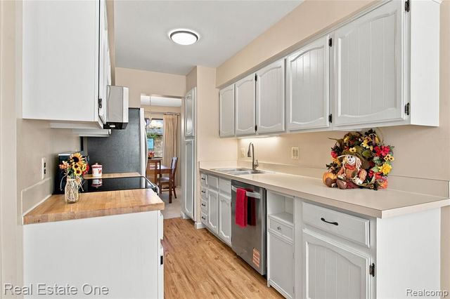 32109 W 12 Mile Road, Farmington Hills, MI 48334