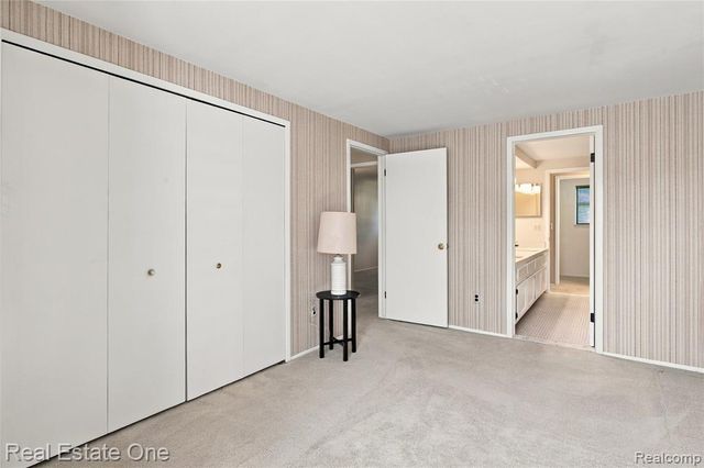32109 W 12 Mile Road, Farmington Hills, MI 48334