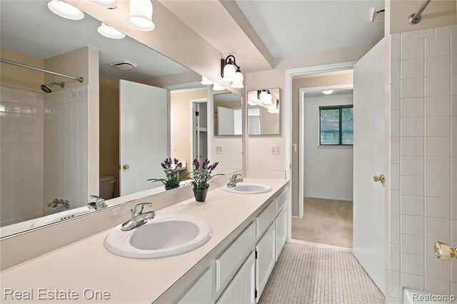 32109 W 12 Mile Road, Farmington Hills, MI 48334
