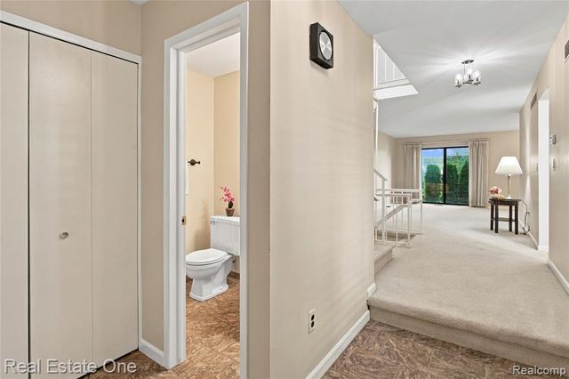 32109 W 12 Mile Road, Farmington Hills, MI 48334