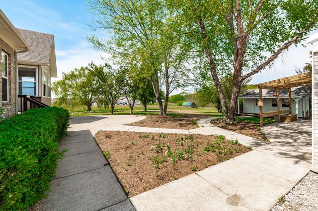 1222 Chenault Ln, Castalian Springs, TN 37031