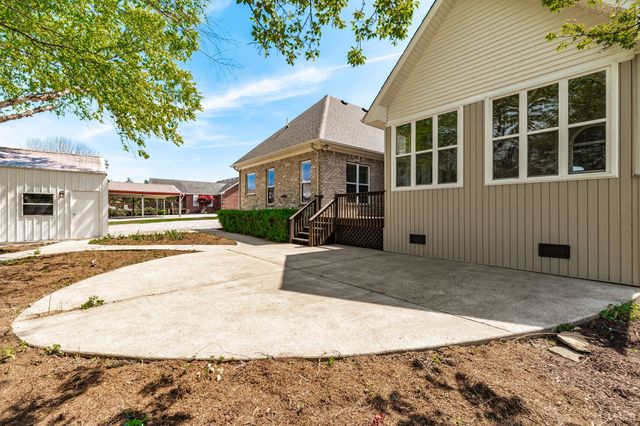 1222 Chenault Ln, Castalian Springs, TN 37031