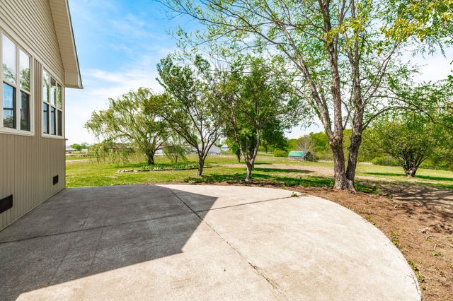 1222 Chenault Ln, Castalian Springs, TN 37031