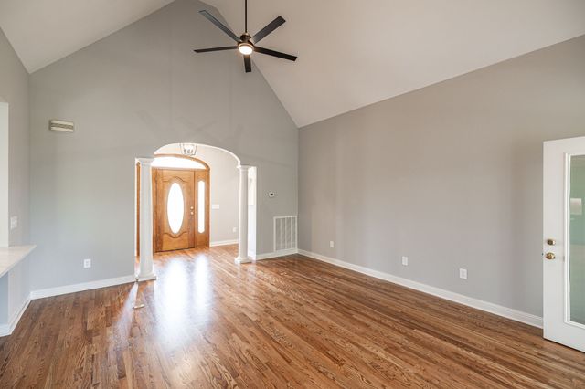 1222 Chenault Ln, Castalian Springs, TN 37031