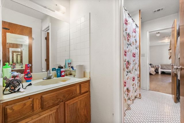 1129 College Street, Grand Prairie, TX 75050