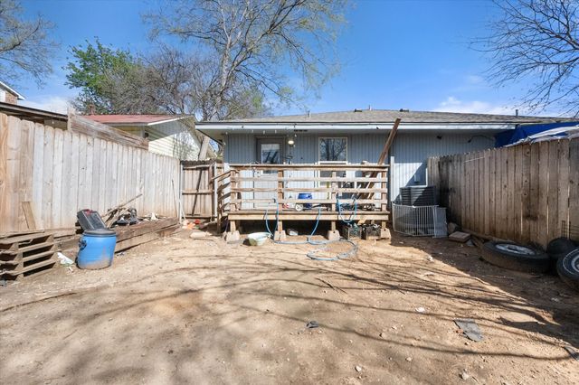 1129 College Street, Grand Prairie, TX 75050