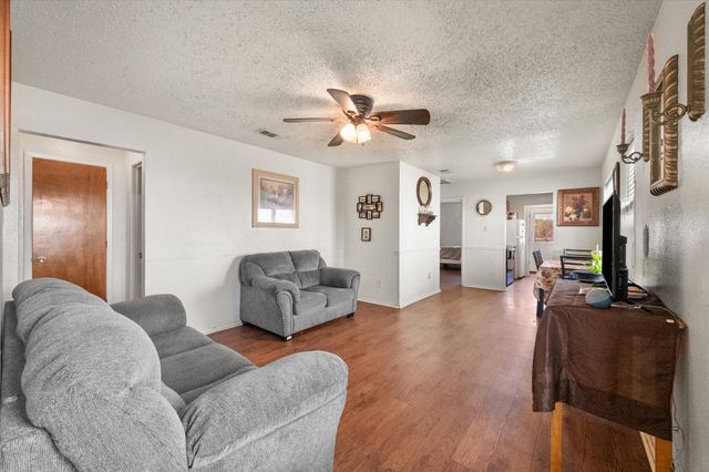 1129 College Street, Grand Prairie, TX 75050