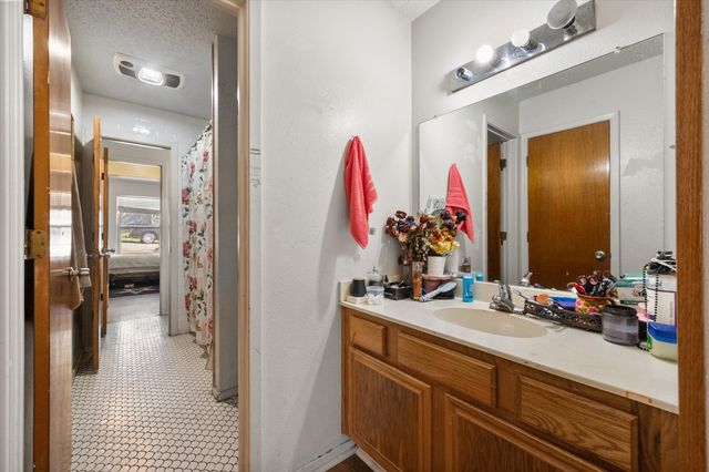 1129 College Street, Grand Prairie, TX 75050