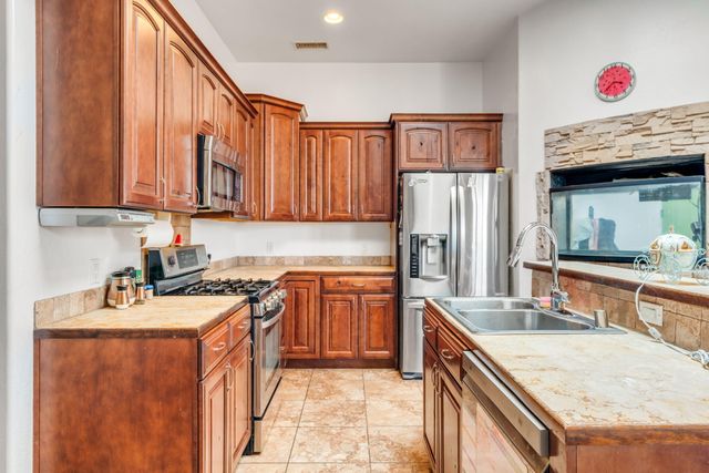 2820 Stapleton Avenue NE, Rio Rancho, NM 87124