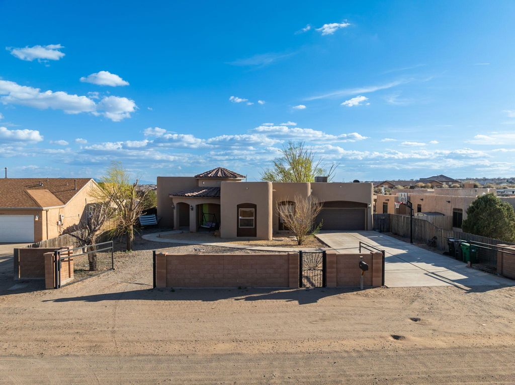 Image 1 of property listing at 2820 Stapleton Avenue NE, Rio Rancho, NM 87124